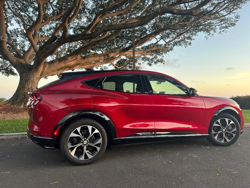 Ford Mustang Mach-E Vehicle Full-screen Gallery Image 2