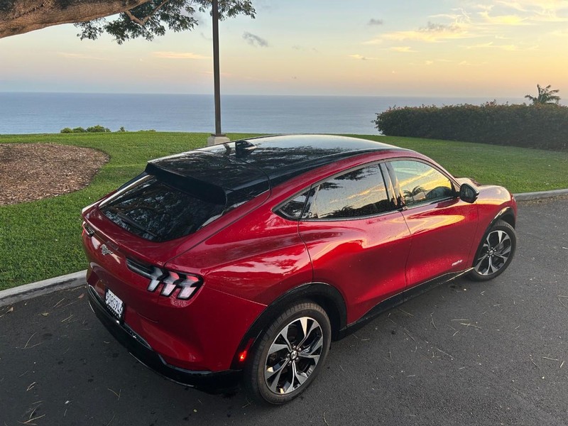 Ford Mustang Mach-E Vehicle Full-screen Gallery Image 3