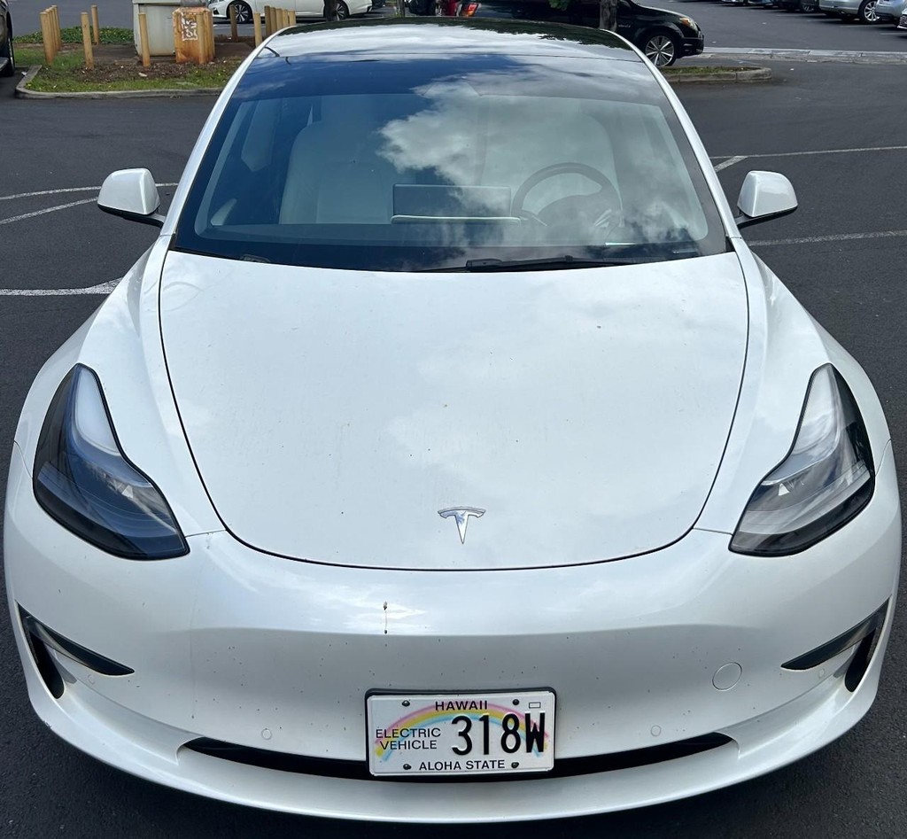 Tesla Model 3 Vehicle Full-screen Gallery Image 2