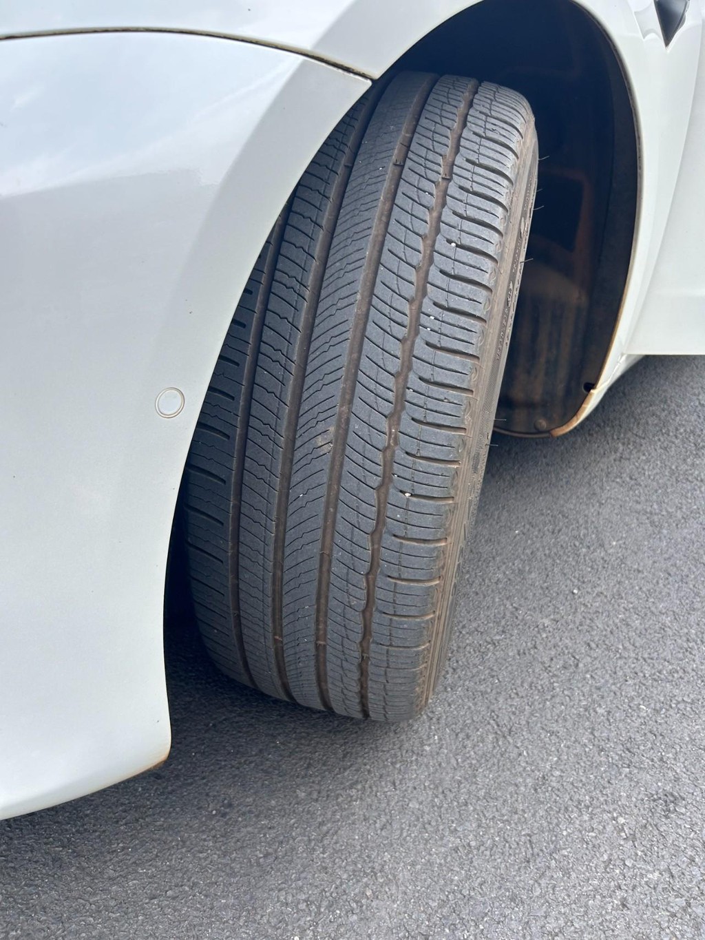Tesla Model 3 Vehicle Full-screen Gallery Image 8