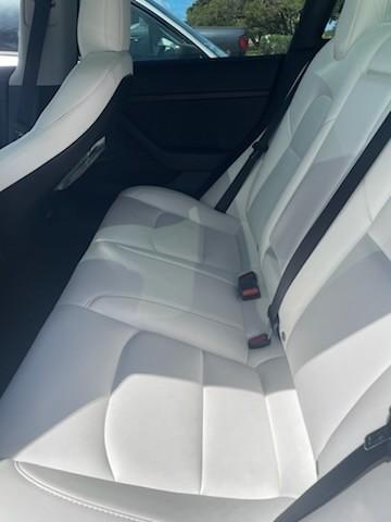 Tesla Model 3 Vehicle Full-screen Gallery Image 11