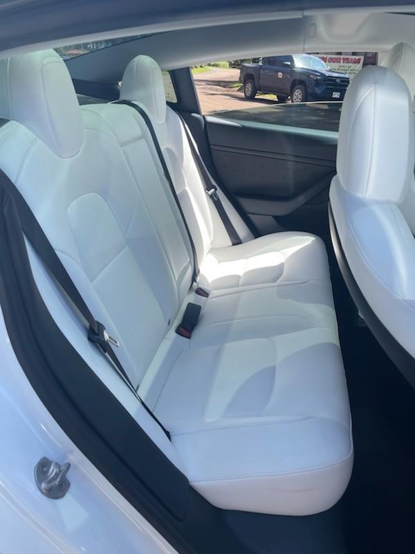 Tesla Model 3 Vehicle Full-screen Gallery Image 14