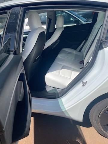 Tesla Model 3 Vehicle Full-screen Gallery Image 15