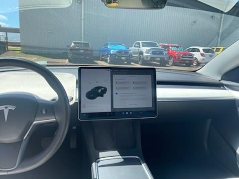 Tesla Model 3 Vehicle Full-screen Gallery Image 16