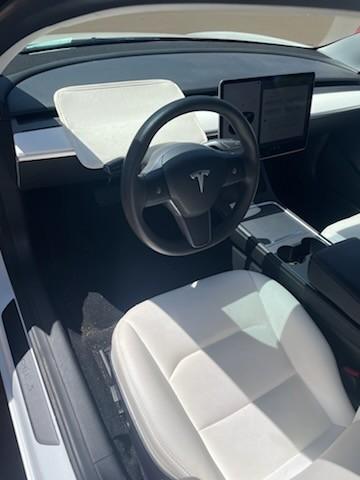 Tesla Model 3 Vehicle Full-screen Gallery Image 17