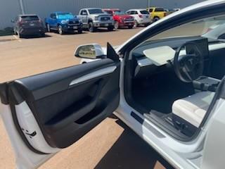 Tesla Model 3 Vehicle Full-screen Gallery Image 18