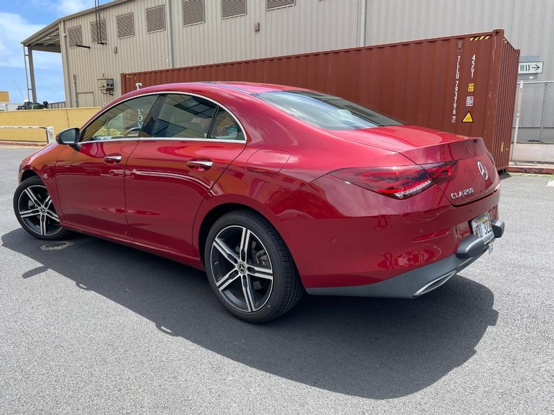 Mercedes-Benz CLA Vehicle Full-screen Gallery Image 2