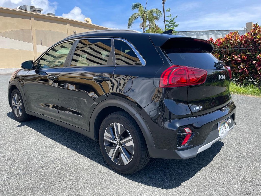 Kia Niro Plug-In Hybrid Vehicle Full-screen Gallery Image 2
