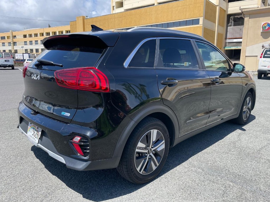 Kia Niro Plug-In Hybrid Vehicle Full-screen Gallery Image 3