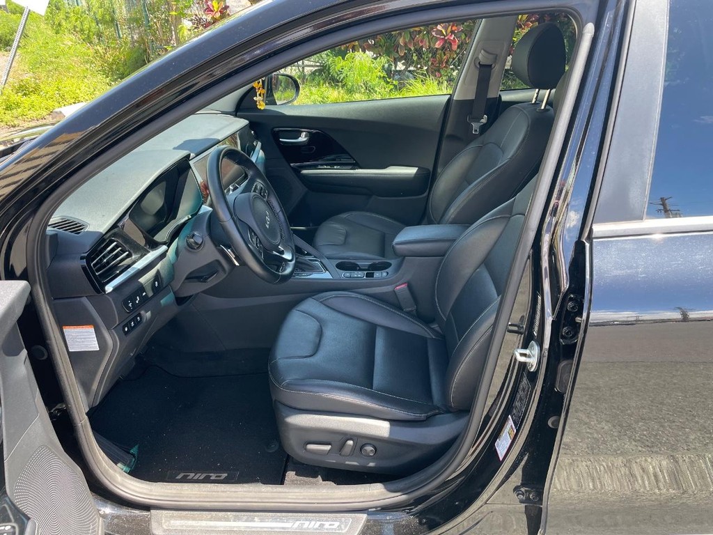 Kia Niro Plug-In Hybrid Vehicle Full-screen Gallery Image 5