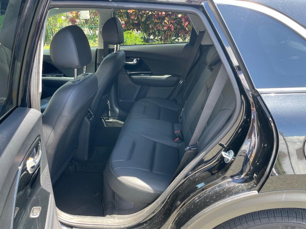 Kia Niro Plug-In Hybrid Vehicle Full-screen Gallery Image 6