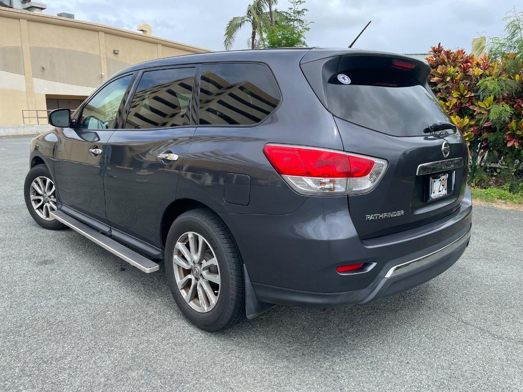 Nissan Pathfinder Vehicle Full-screen Gallery Image 2