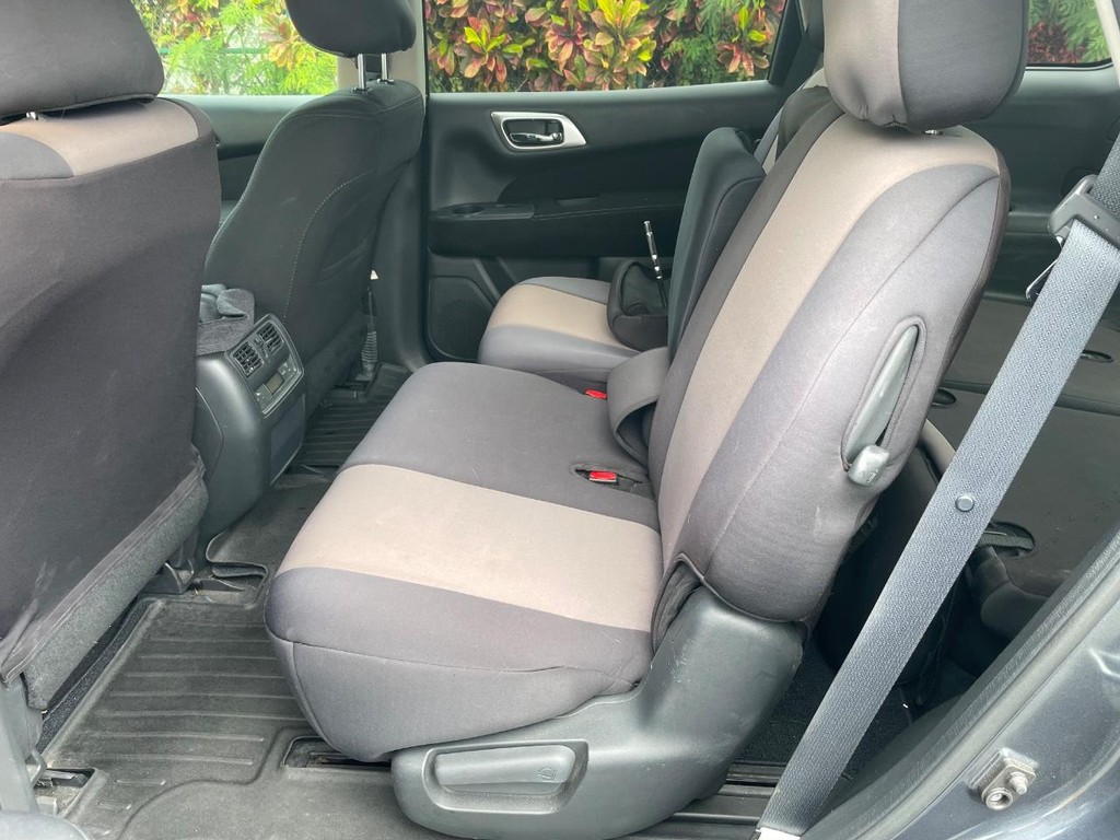 Nissan Pathfinder Vehicle Full-screen Gallery Image 6