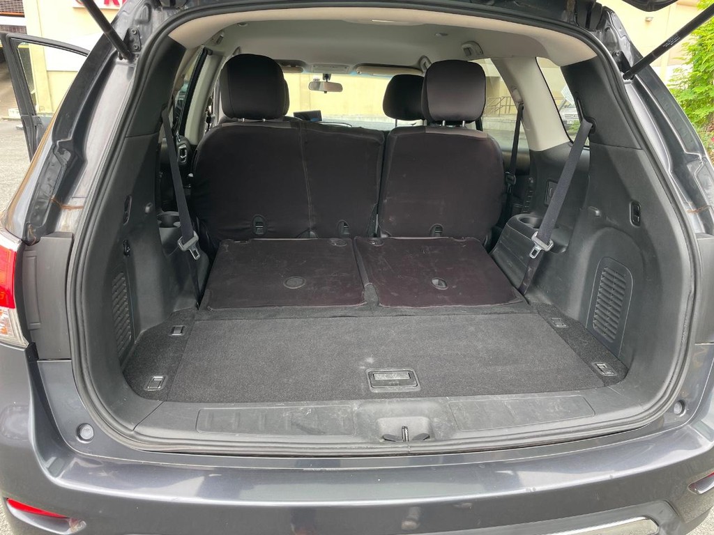 Nissan Pathfinder Vehicle Full-screen Gallery Image 8