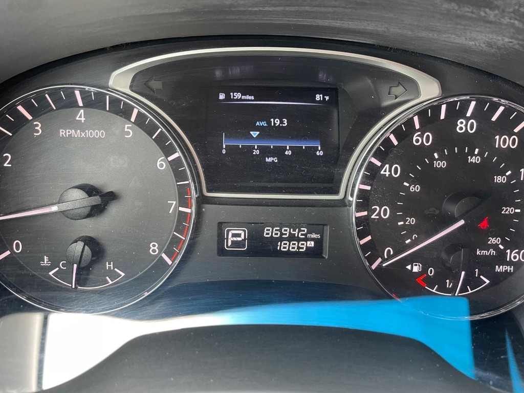 Nissan Pathfinder Vehicle Full-screen Gallery Image 9