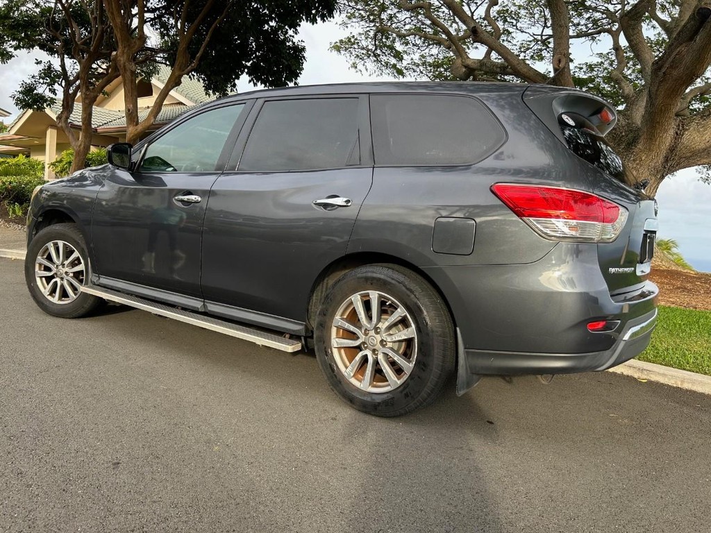 Nissan Pathfinder Vehicle Full-screen Gallery Image 11