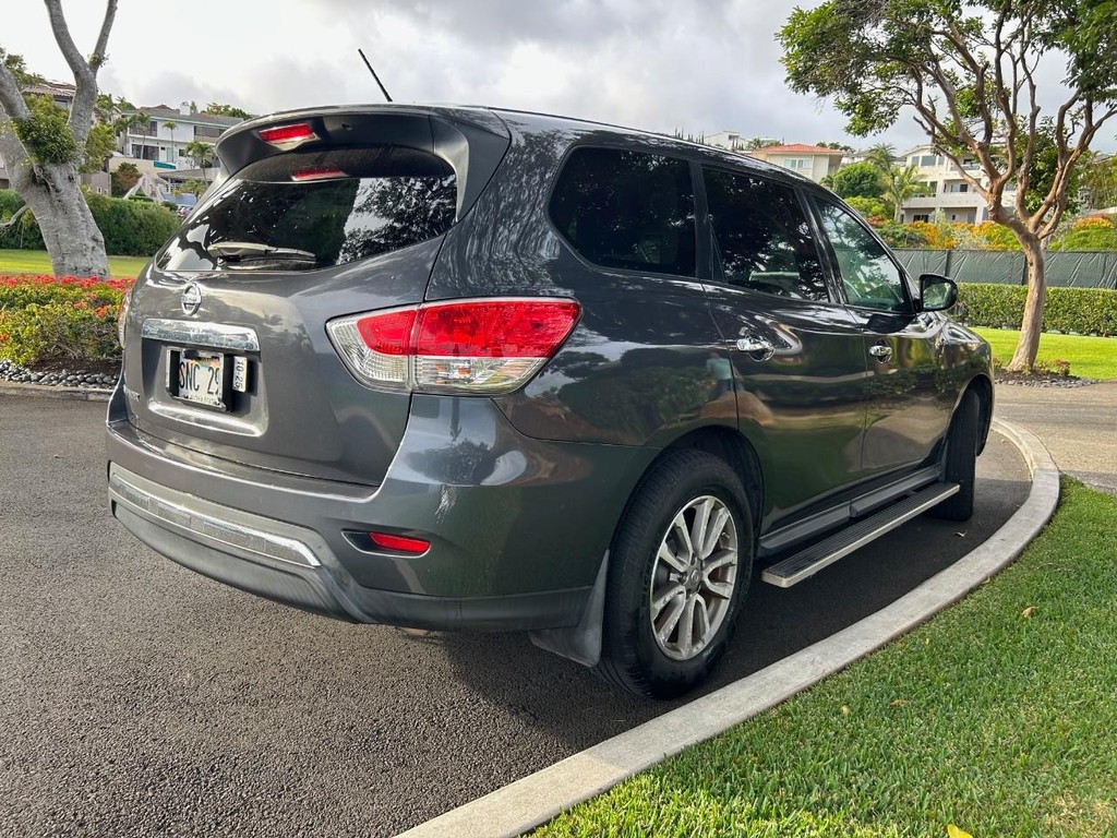 Nissan Pathfinder Vehicle Full-screen Gallery Image 13