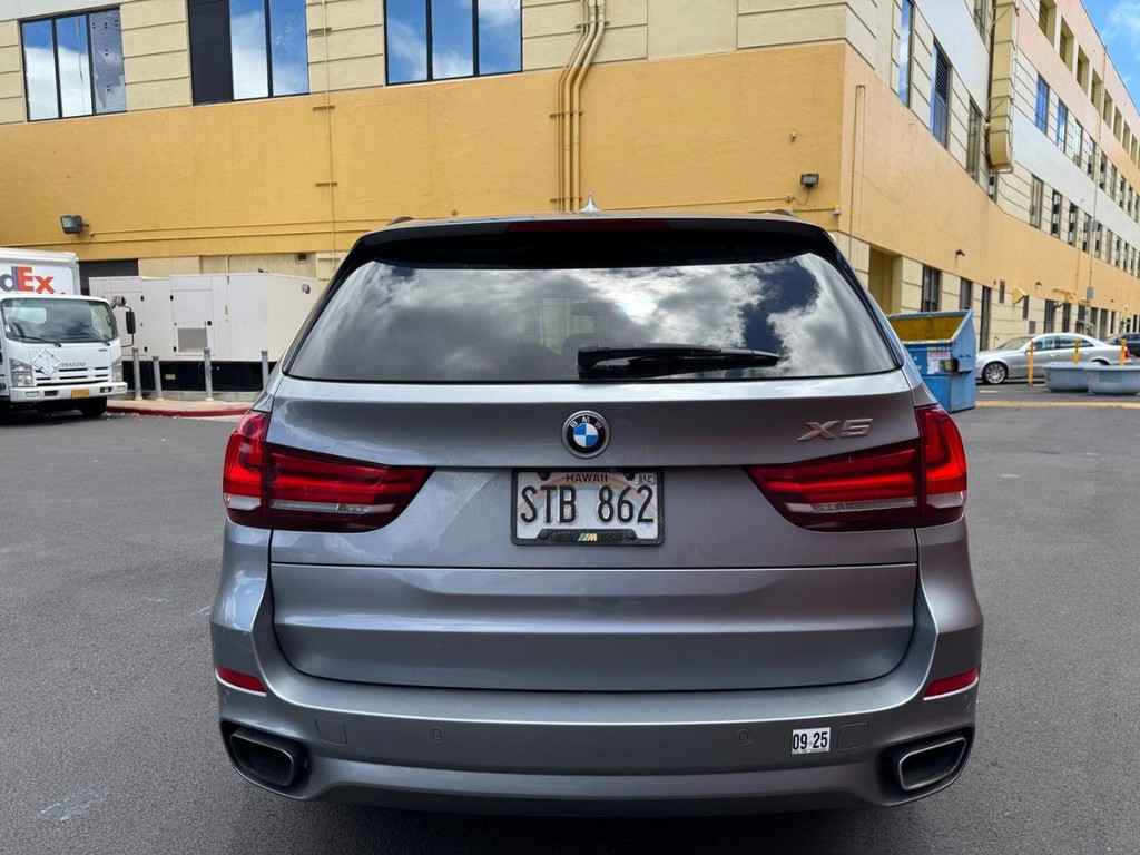 BMW X5 Vehicle Full-screen Gallery Image 5