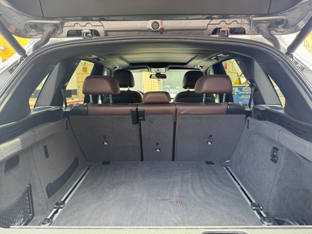 BMW X5 Vehicle Full-screen Gallery Image 6