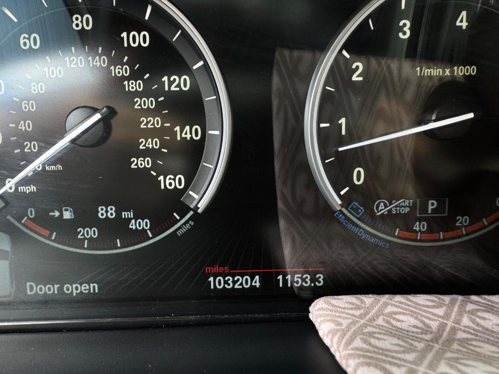 BMW X5 Vehicle Full-screen Gallery Image 10