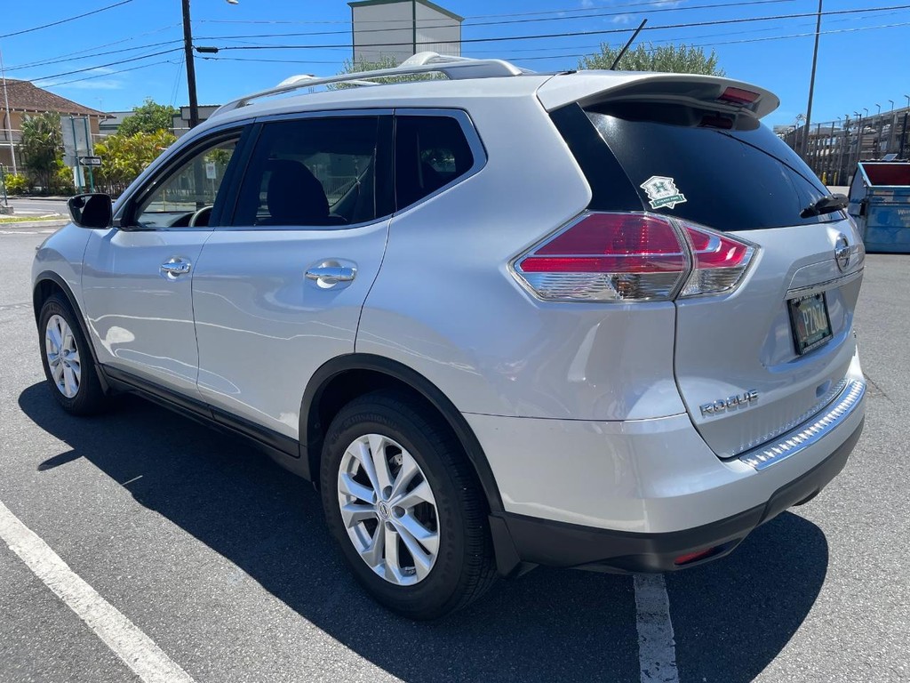 Nissan Rogue Vehicle Full-screen Gallery Image 2