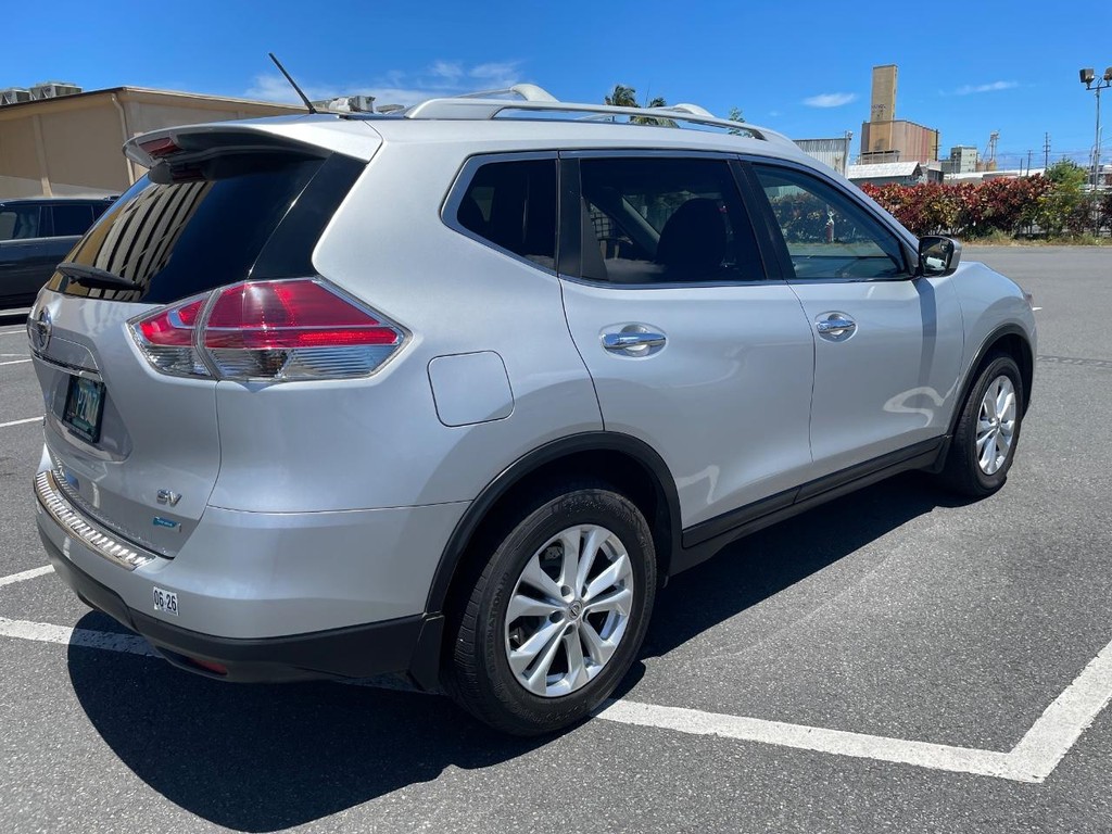 Nissan Rogue Vehicle Full-screen Gallery Image 3