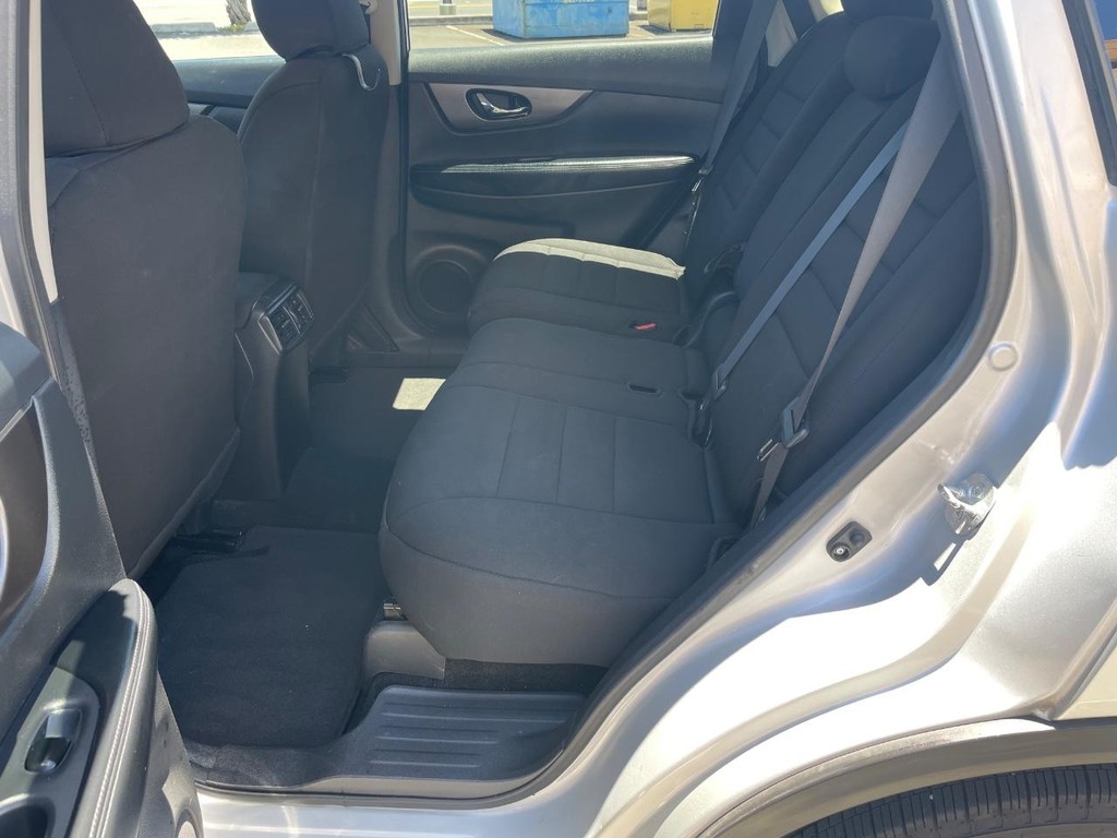 Nissan Rogue Vehicle Full-screen Gallery Image 6