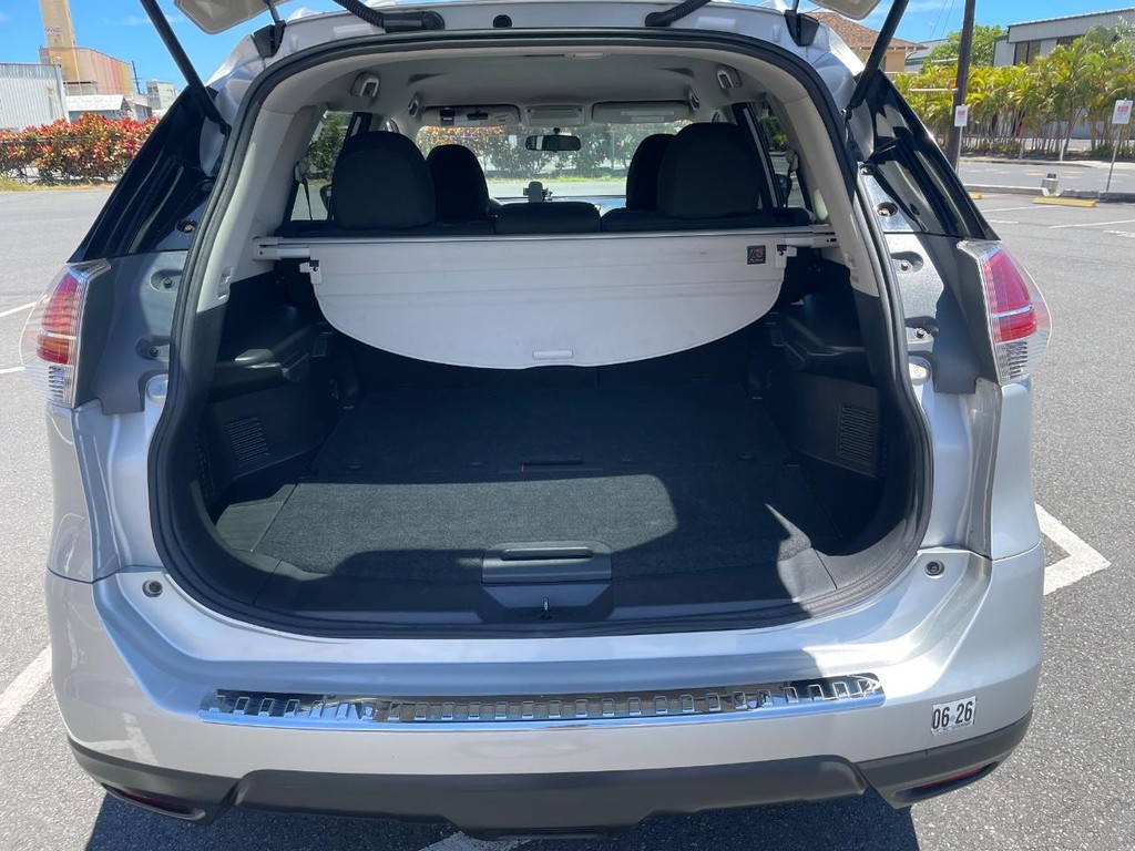 Nissan Rogue Vehicle Full-screen Gallery Image 7