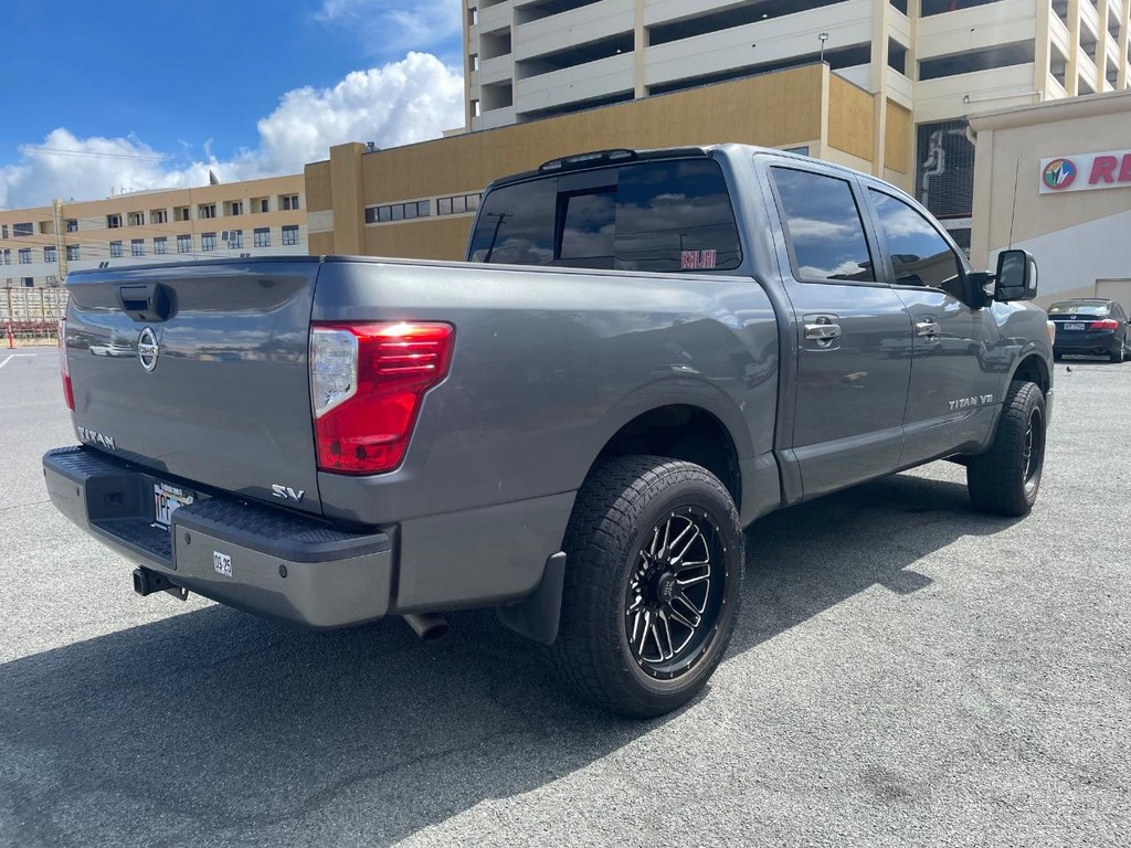 Nissan Titan Vehicle Full-screen Gallery Image 3