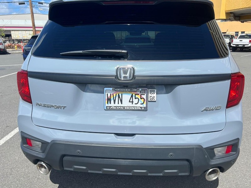 Honda Passport Vehicle Full-screen Gallery Image 8