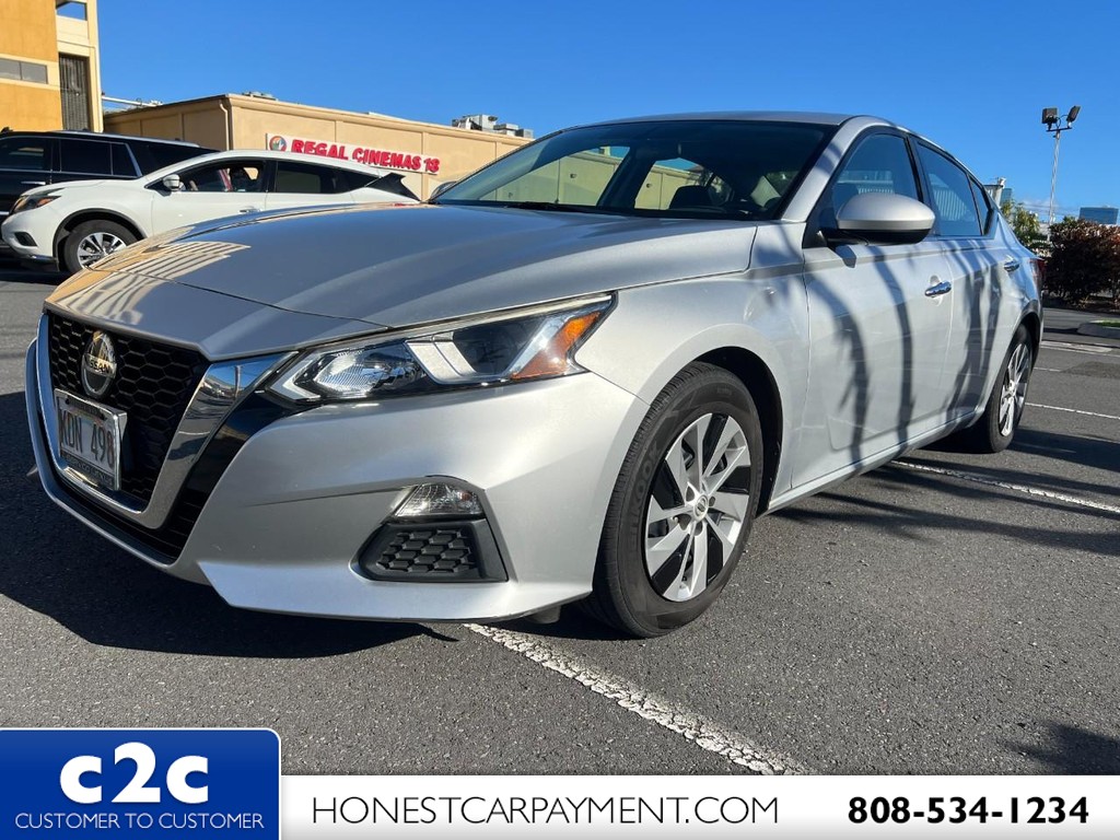 Nissan Altima Vehicle Full-screen Gallery Image 01