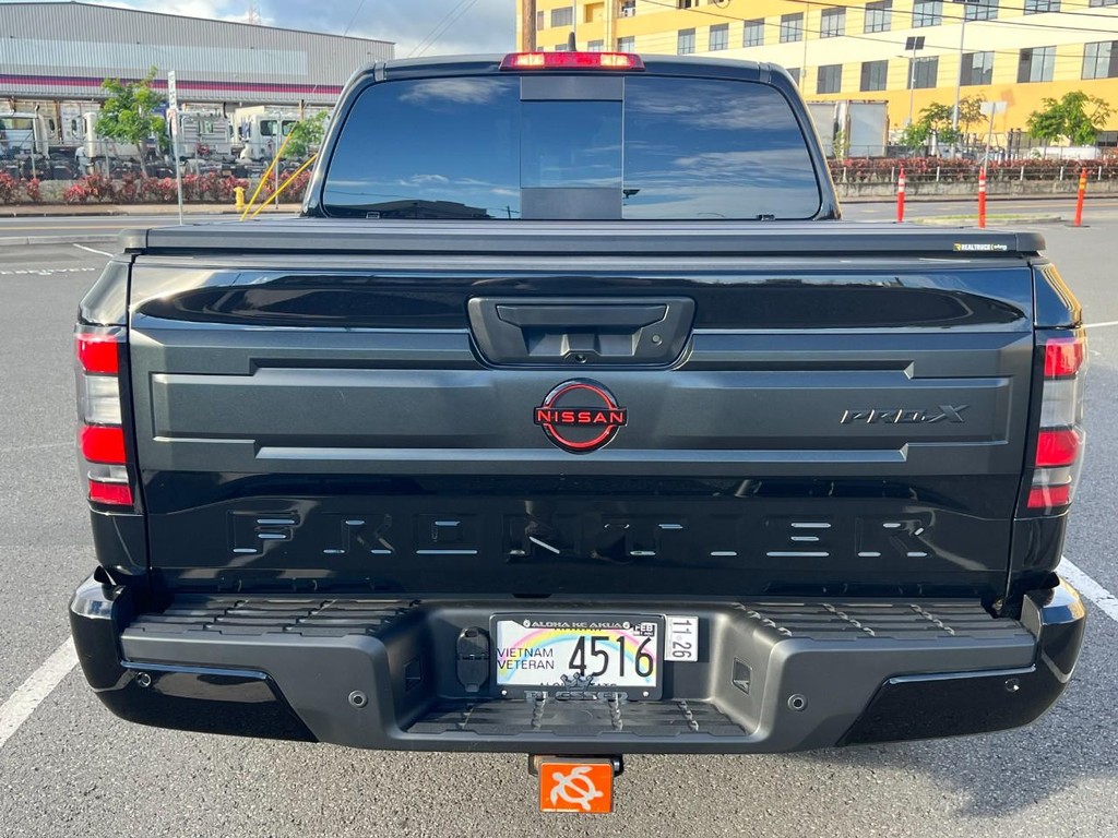 Nissan Frontier Vehicle Full-screen Gallery Image 5