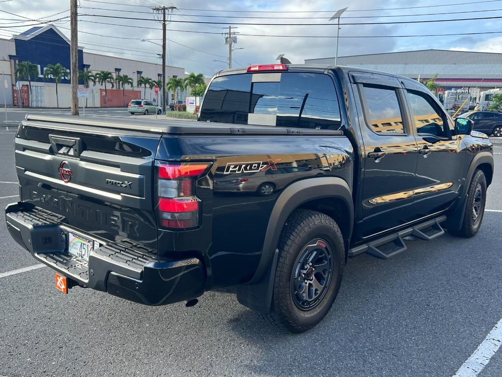 Nissan Frontier Vehicle Full-screen Gallery Image 6