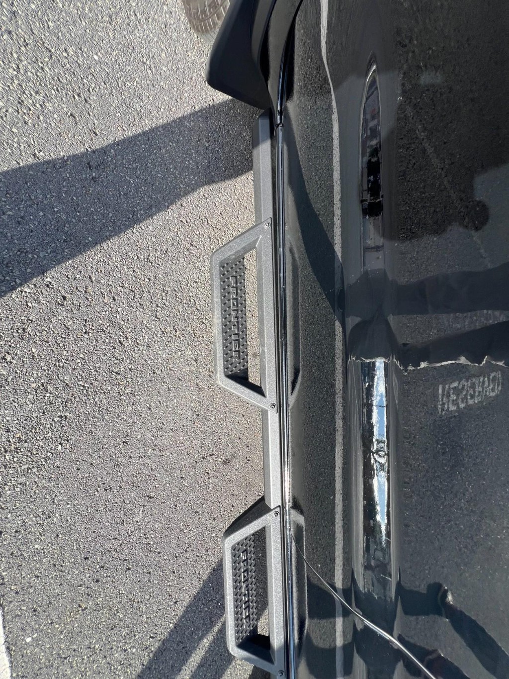 Nissan Frontier Vehicle Full-screen Gallery Image 14