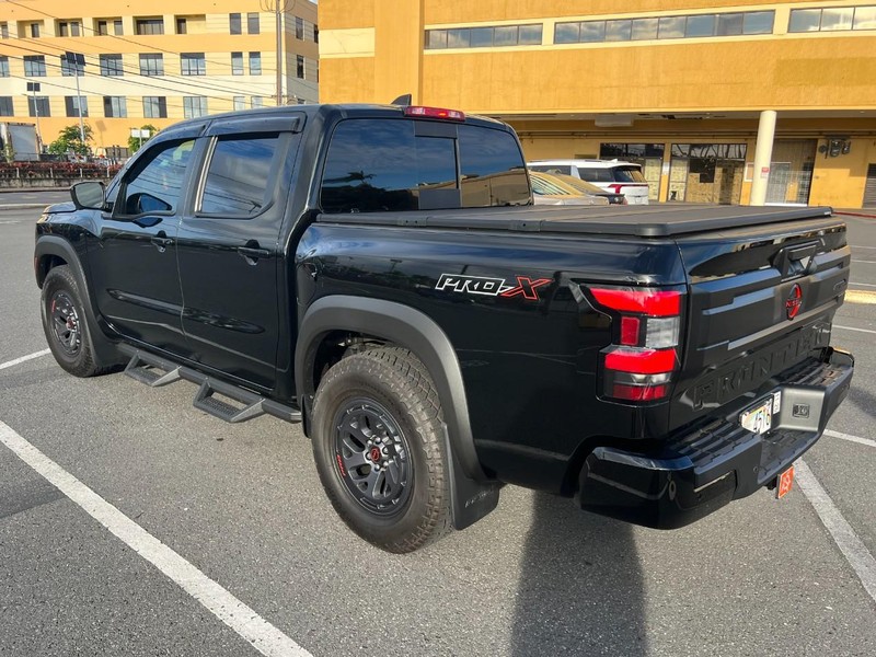 Nissan Frontier Vehicle Full-screen Gallery Image 4