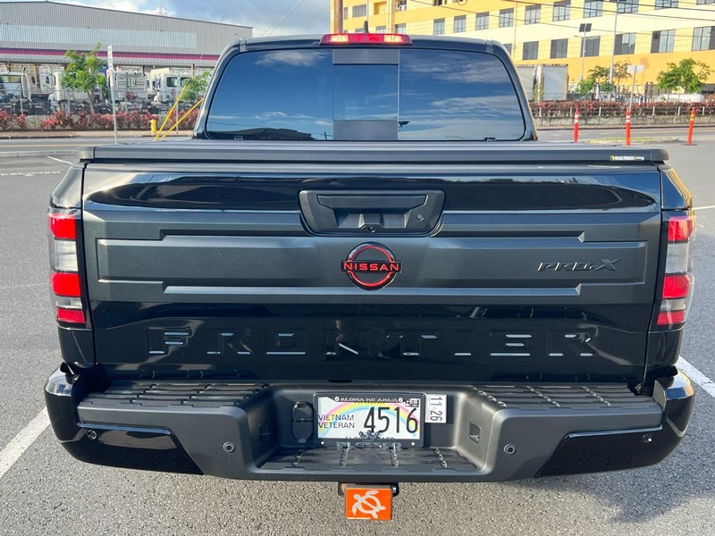 Nissan Frontier Vehicle Full-screen Gallery Image 5