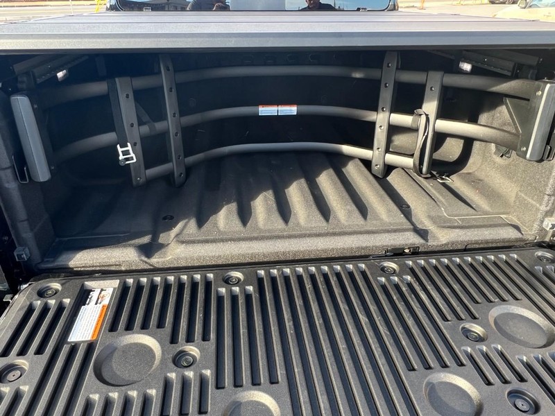 Nissan Frontier Vehicle Full-screen Gallery Image 13