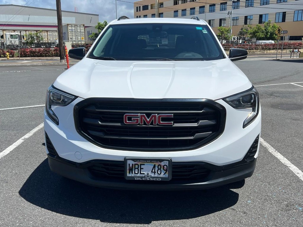 GMC Terrain Vehicle Full-screen Gallery Image 02