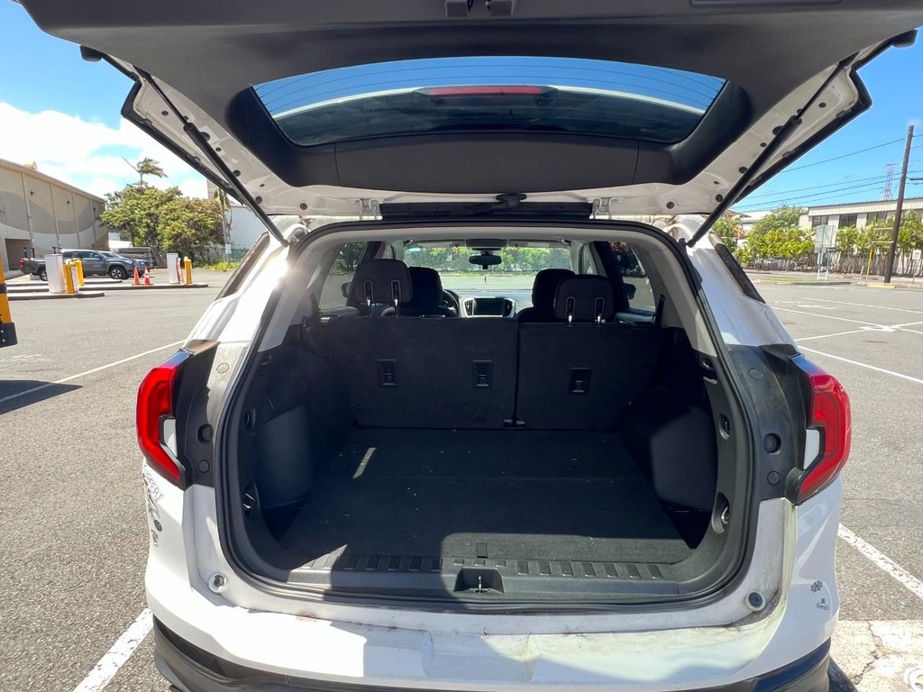 GMC Terrain Vehicle Full-screen Gallery Image 10