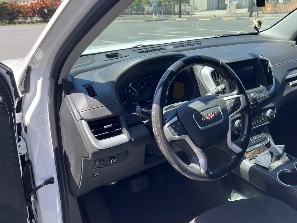 GMC Terrain Vehicle Full-screen Gallery Image 11