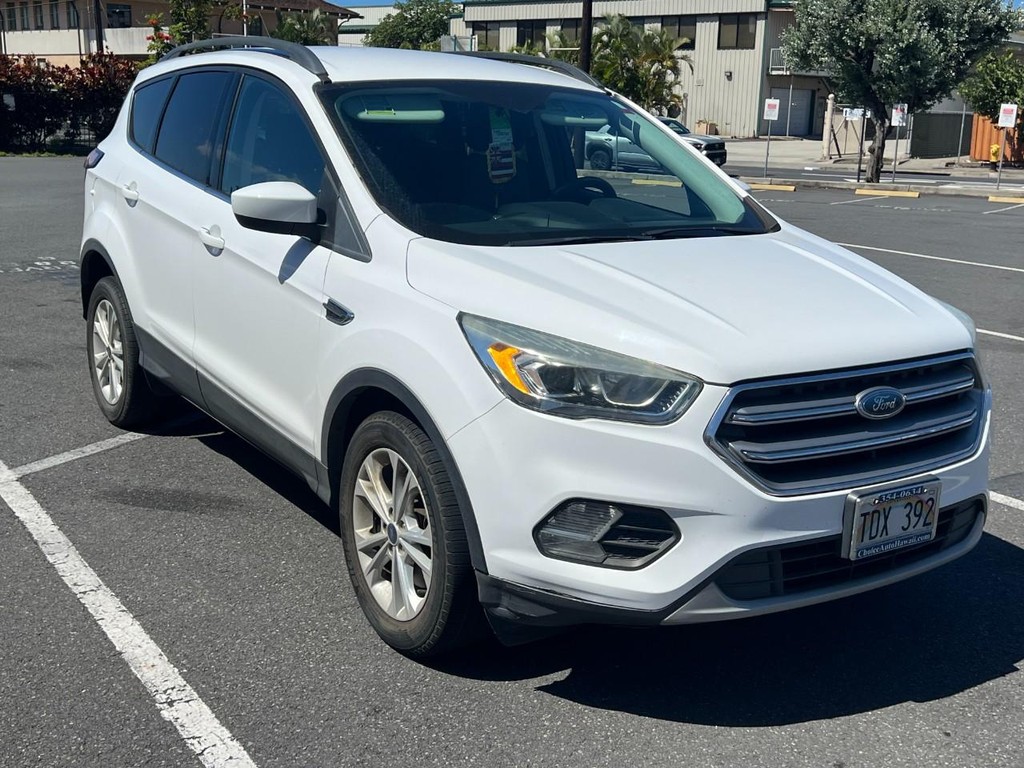Ford Escape Vehicle Full-screen Gallery Image 3