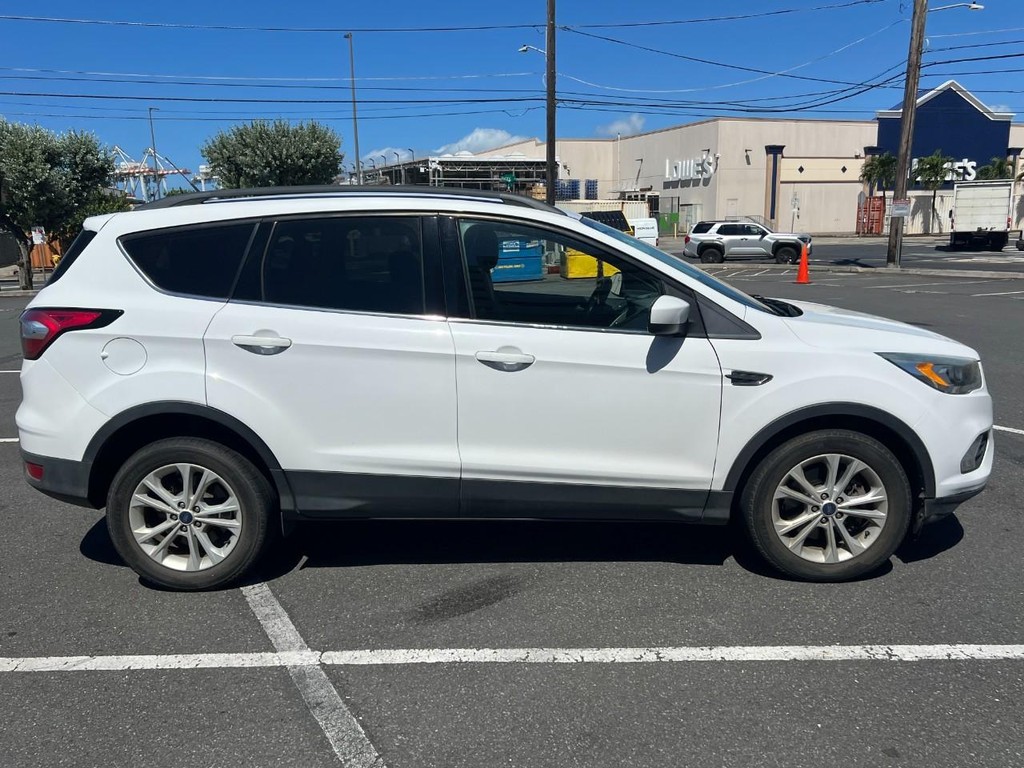 Ford Escape Vehicle Full-screen Gallery Image 4