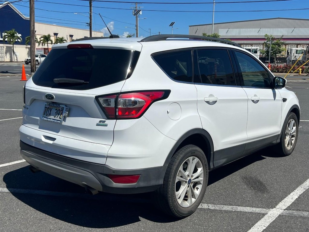 Ford Escape Vehicle Full-screen Gallery Image 5