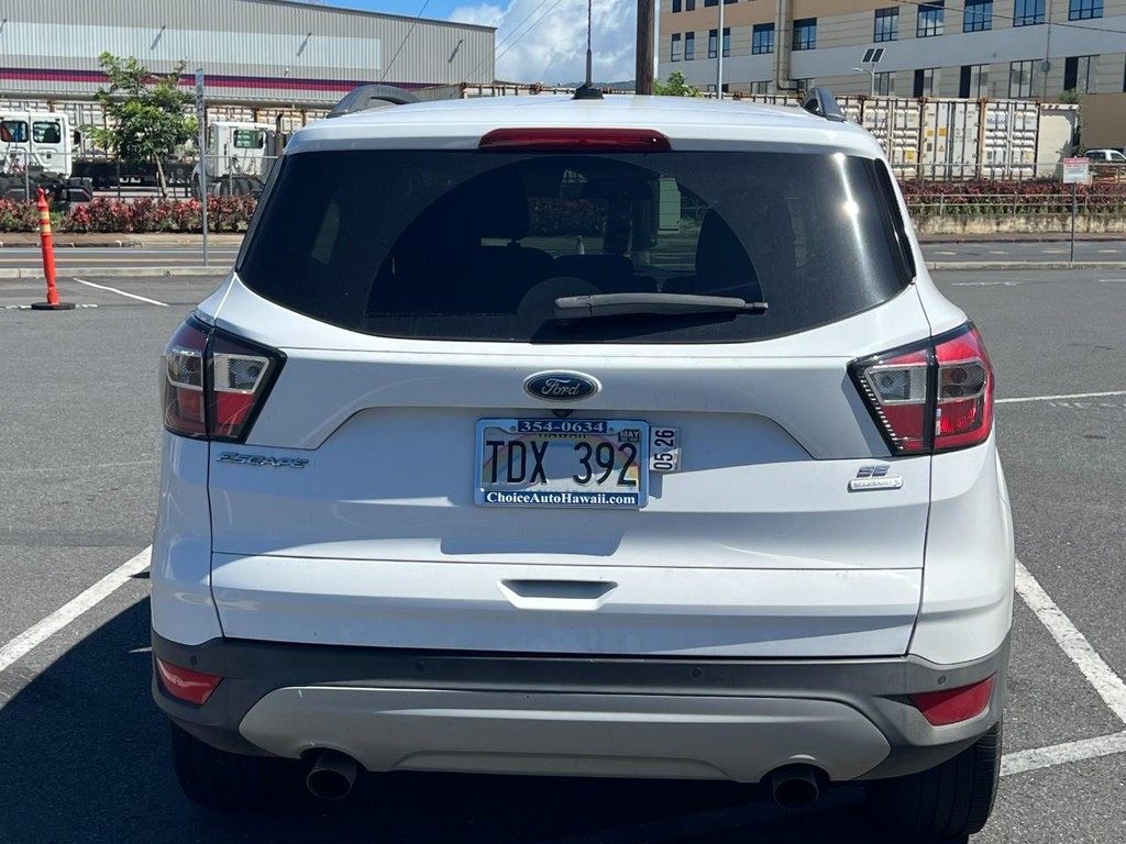 Ford Escape Vehicle Full-screen Gallery Image 6
