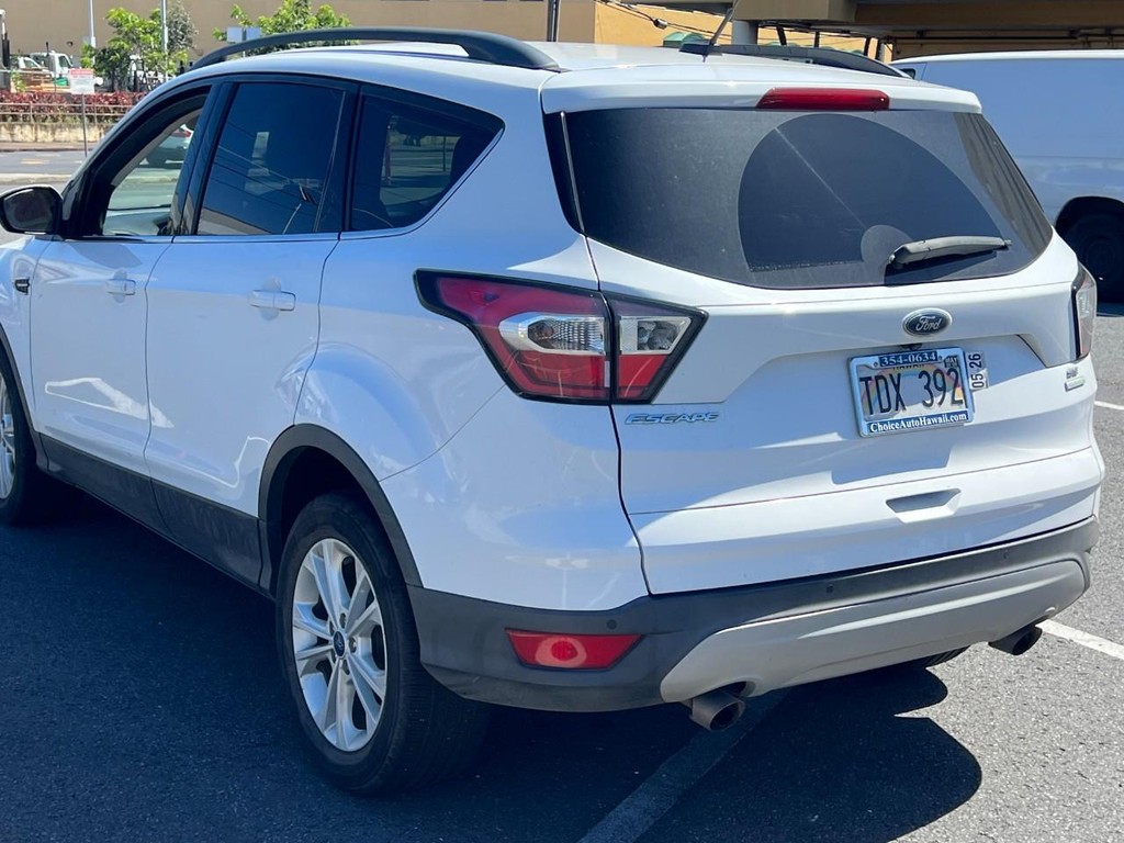 Ford Escape Vehicle Full-screen Gallery Image 7