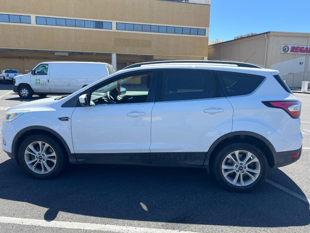 Ford Escape Vehicle Full-screen Gallery Image 8