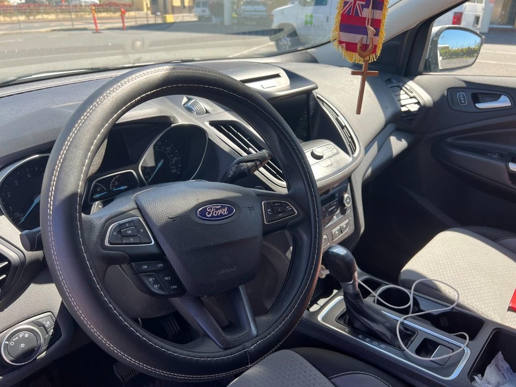 Ford Escape Vehicle Full-screen Gallery Image 10