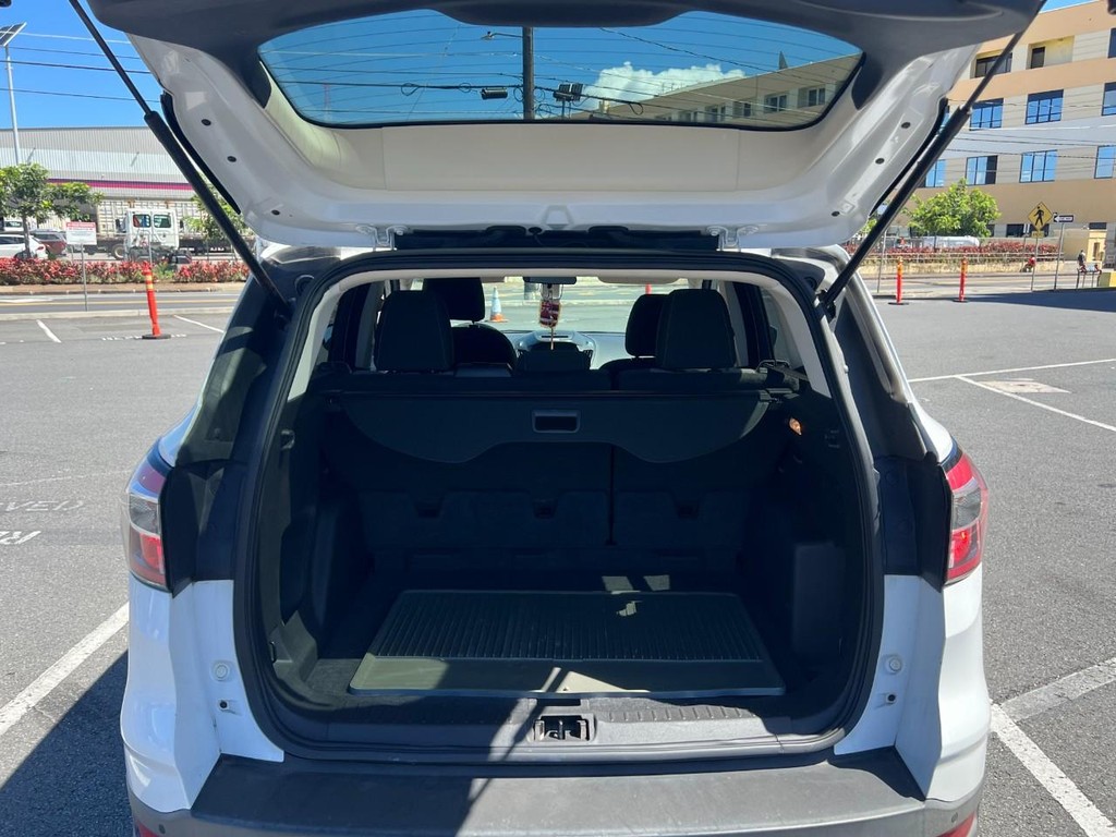 Ford Escape Vehicle Full-screen Gallery Image 11