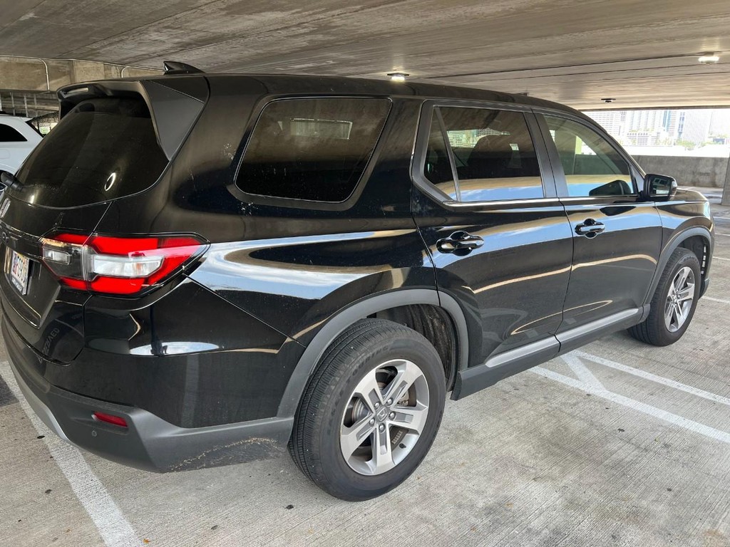Honda Pilot Vehicle Full-screen Gallery Image 4