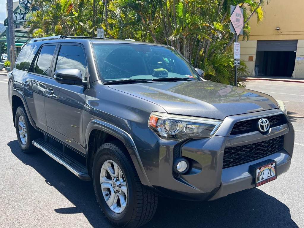 Toyota 4Runner Vehicle Full-screen Gallery Image 03